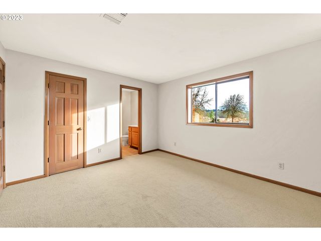 27725 Royal, Eugene, OR 97402