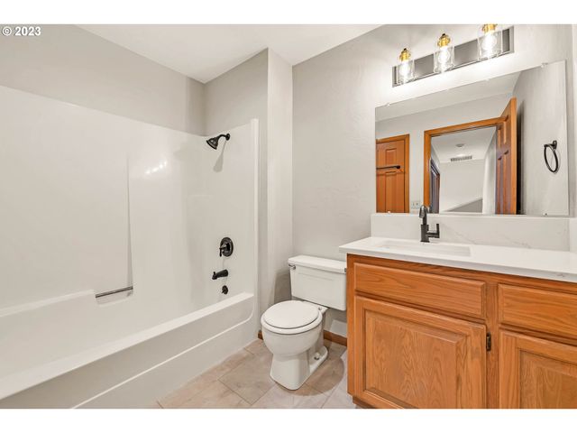 27725 Royal, Eugene, OR 97402