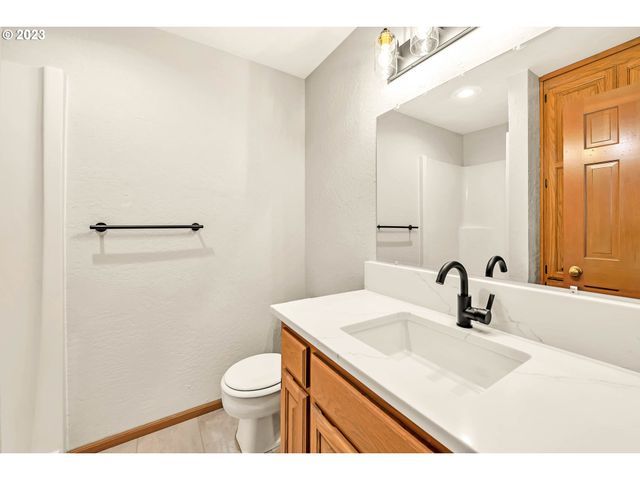 27725 Royal, Eugene, OR 97402