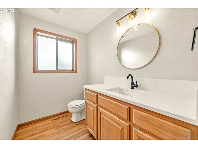 27725 Royal, Eugene, OR 97402