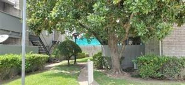 9797 Leawood Boulevard 206, Houston, TX 77099