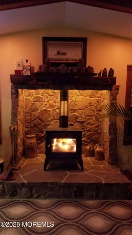 8 Rues Road, Cream Ridge, NJ 08514