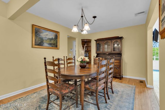 8 Rues Road, Cream Ridge, NJ 08514
