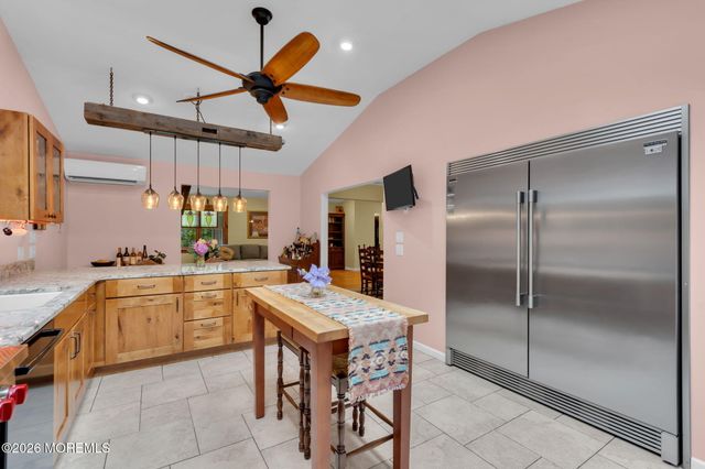 8 Rues Road, Cream Ridge, NJ 08514