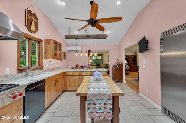 8 Rues Road, Cream Ridge, NJ 08514