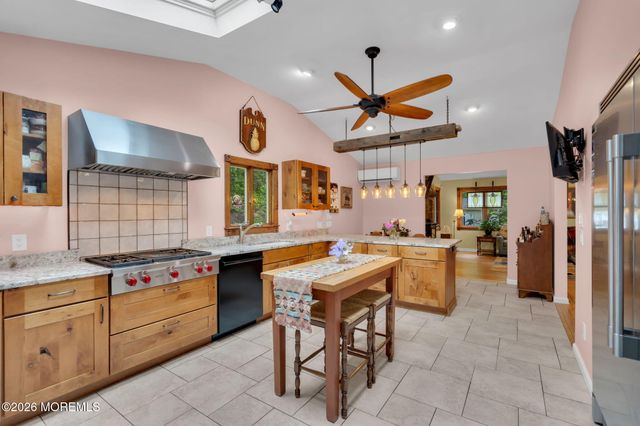 8 Rues Road, Cream Ridge, NJ 08514