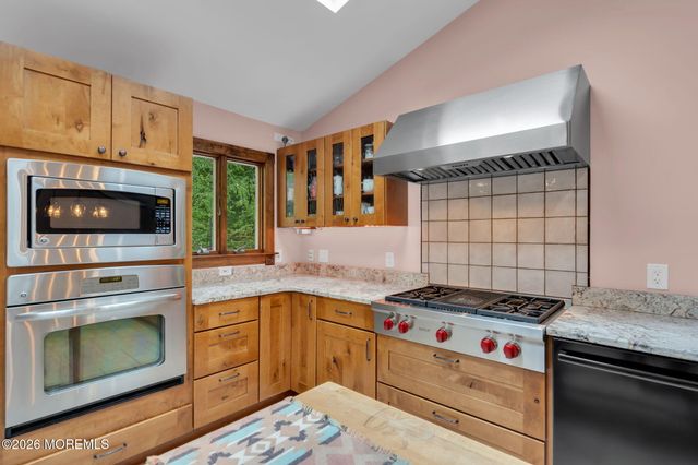 8 Rues Road, Cream Ridge, NJ 08514