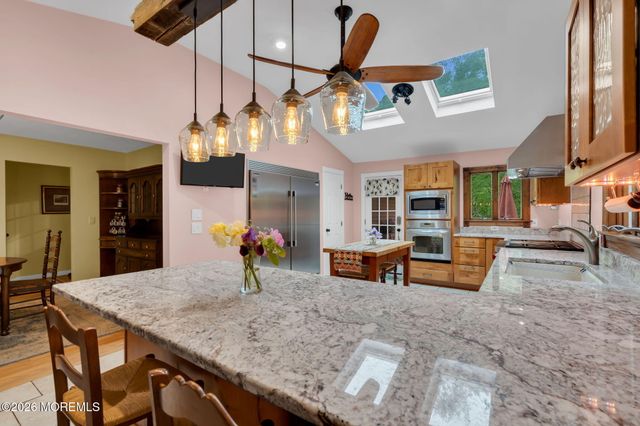 8 Rues Road, Cream Ridge, NJ 08514