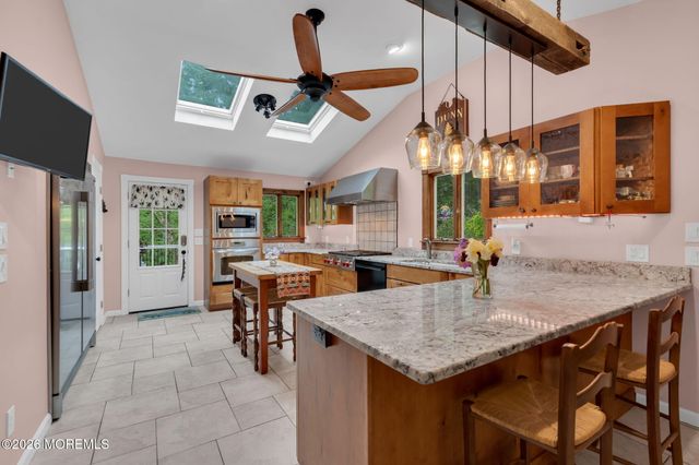 8 Rues Road, Cream Ridge, NJ 08514