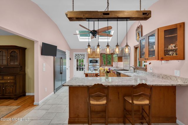 8 Rues Road, Cream Ridge, NJ 08514