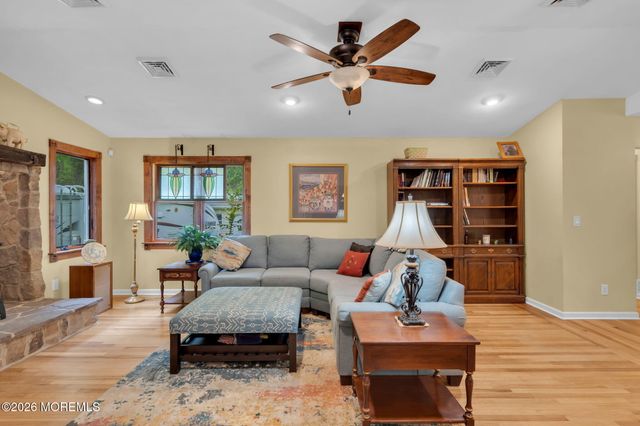 8 Rues Road, Cream Ridge, NJ 08514