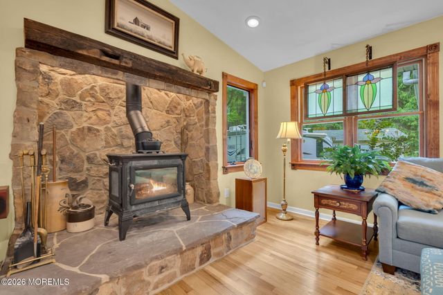 8 Rues Road, Cream Ridge, NJ 08514