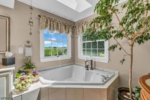 6 Champions Cir, Branchburg Twp., NJ 08876