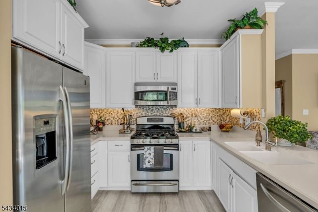 6 Champions Cir, Branchburg Twp., NJ 08876
