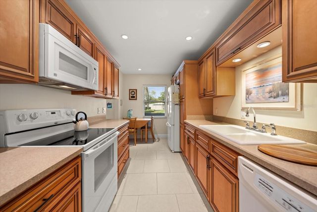 1005 CORDOVA GREEN, Seminole, FL 33777