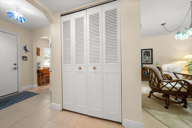 1005 CORDOVA GREEN, Seminole, FL 33777