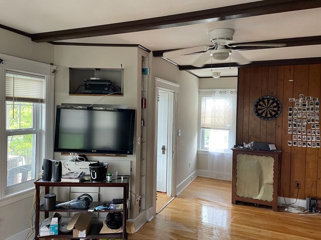11 Clay St, Worcester, MA 01610