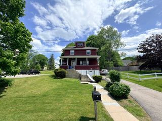 11 Clay St, Worcester, MA 01610