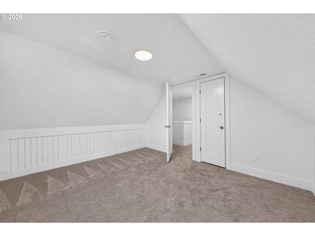 8413 Ne HASSALO St, Portland, OR 97220