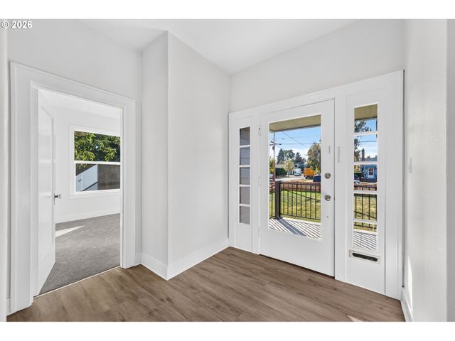 8413 Ne HASSALO St, Portland, OR 97220