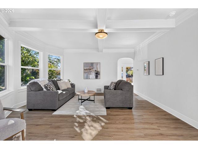 8413 Ne HASSALO St, Portland, OR 97220