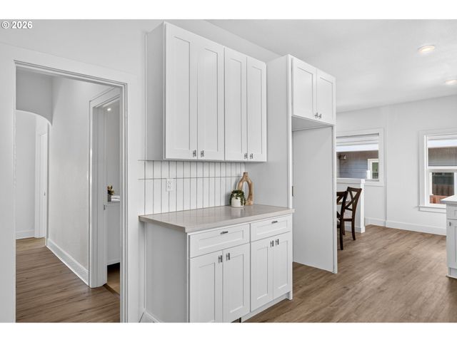 8413 Ne HASSALO St, Portland, OR 97220