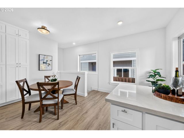 8413 Ne HASSALO St, Portland, OR 97220