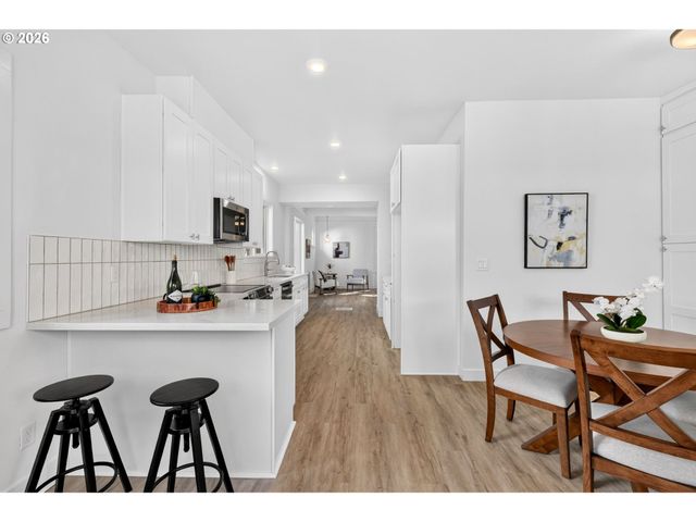 8413 Ne HASSALO St, Portland, OR 97220