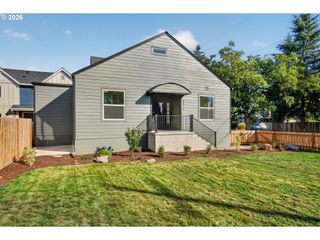 8413 Ne HASSALO St, Portland, OR 97220