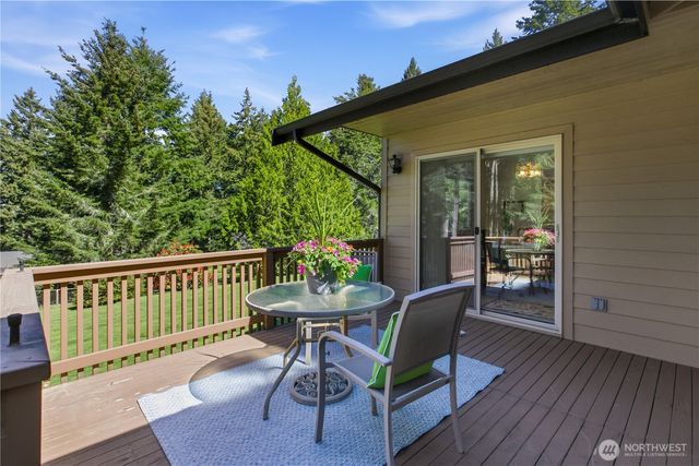 827 Illahee Drive, Fox Island, WA 98333