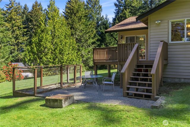 827 Illahee Drive, Fox Island, WA 98333