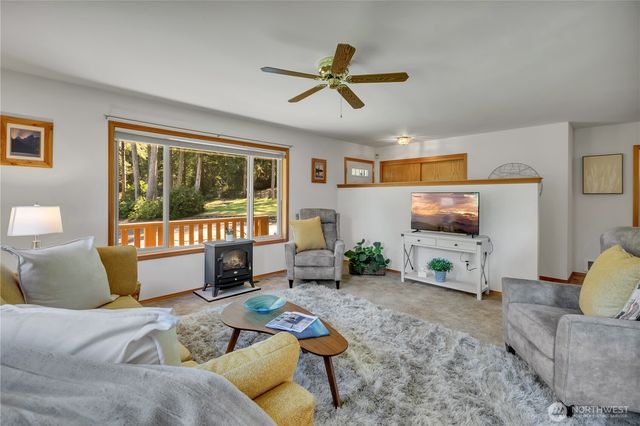 827 Illahee Drive, Fox Island, WA 98333