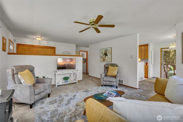 827 Illahee Drive, Fox Island, WA 98333