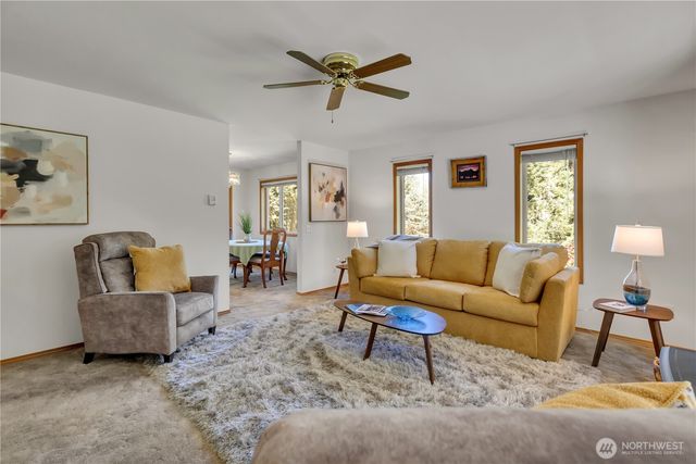 827 Illahee Drive, Fox Island, WA 98333
