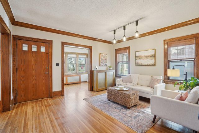 314 Saratoga Street S, Saint Paul, MN 55105