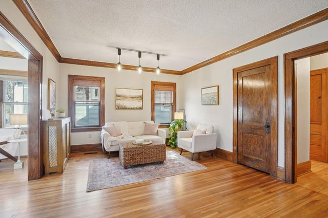 314 Saratoga Street S, Saint Paul, MN 55105