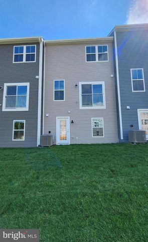 253 NEWTON PIPPIN DR, Martinsburg, WV 25403