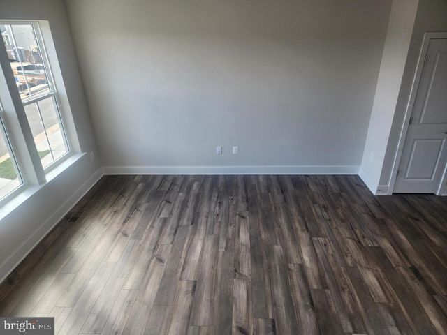 253 NEWTON PIPPIN DR, Martinsburg, WV 25403