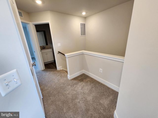 253 NEWTON PIPPIN DR, Martinsburg, WV 25403