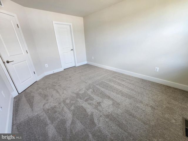 253 NEWTON PIPPIN DR, Martinsburg, WV 25403