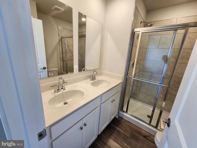 253 NEWTON PIPPIN DR, Martinsburg, WV 25403
