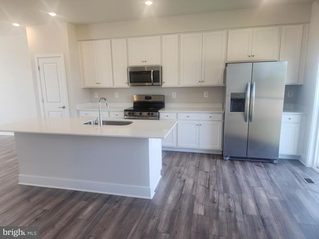253 NEWTON PIPPIN DR, Martinsburg, WV 25403
