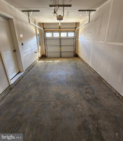253 NEWTON PIPPIN DR, Martinsburg, WV 25403