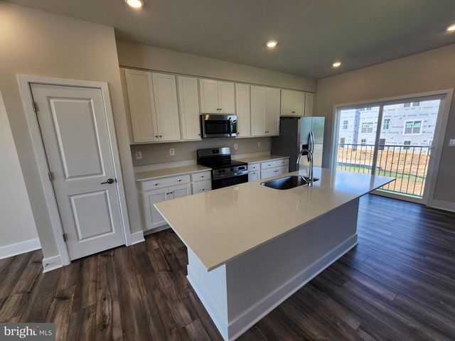 253 NEWTON PIPPIN DR, Martinsburg, WV 25403