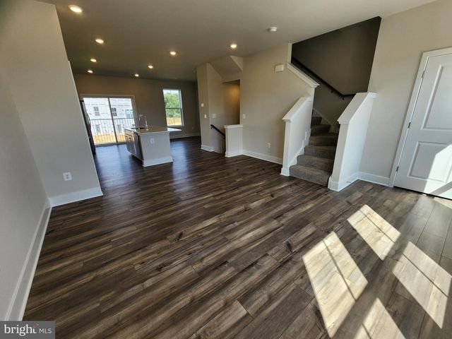 253 NEWTON PIPPIN DR, Martinsburg, WV 25403
