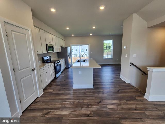 253 NEWTON PIPPIN DR, Martinsburg, WV 25403