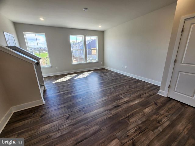 253 NEWTON PIPPIN DR, Martinsburg, WV 25403