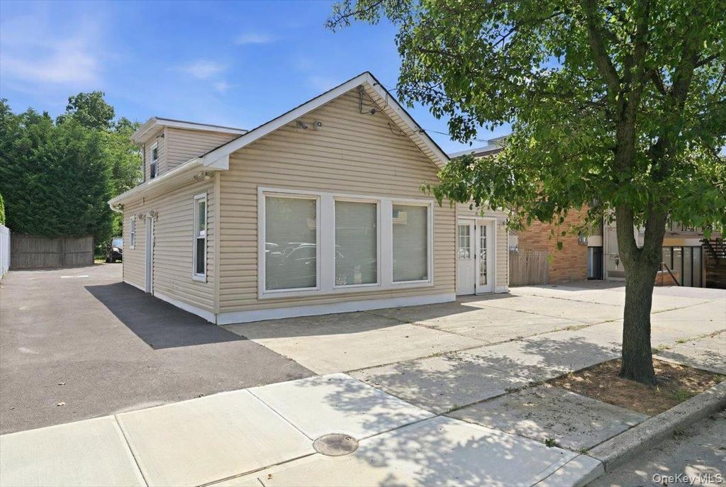 2169 Wantagh Avenue, Wantagh, NY 11793 — exterior