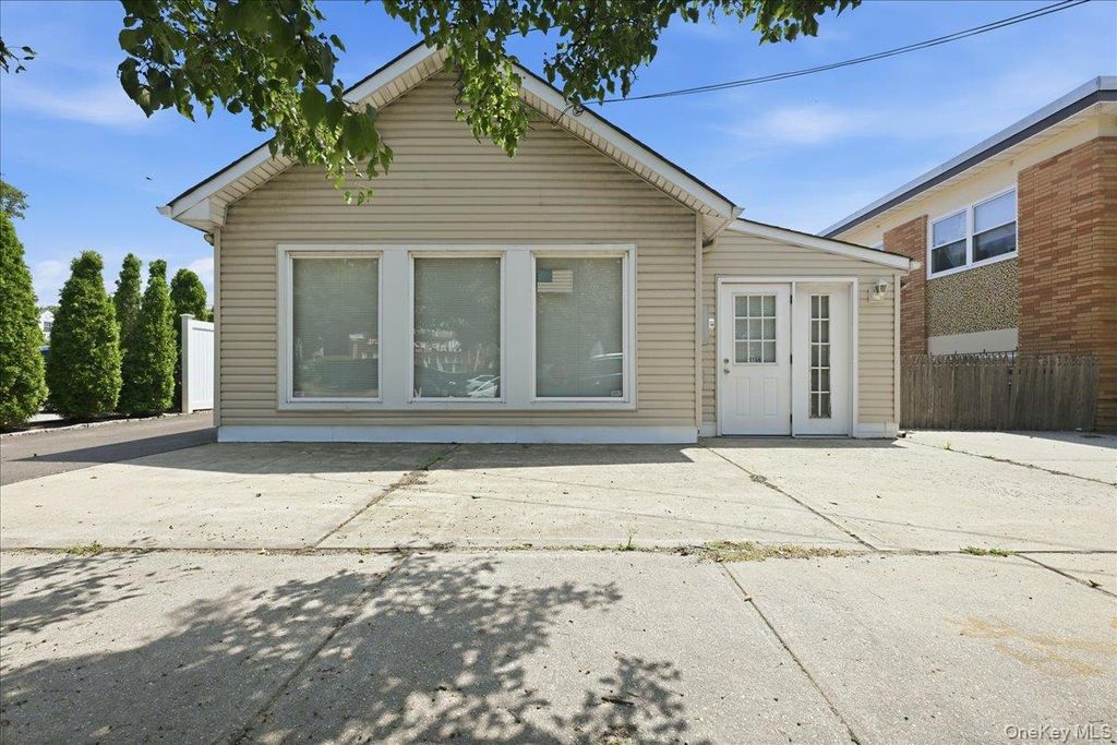 2169 Wantagh Avenue, Wantagh, NY 11793 — photo 2
