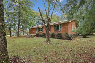 64 Carson Dr, Winchester, TN 37398
